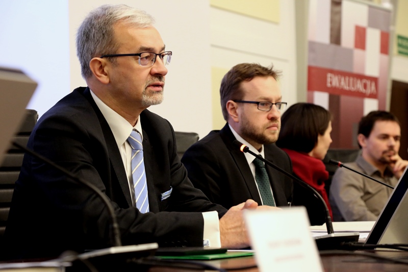 Na zdjęciu Minister Jerzy Kwieciński oraz Tomasz Kot - naczelnik Wydziału Ewaluacji MR